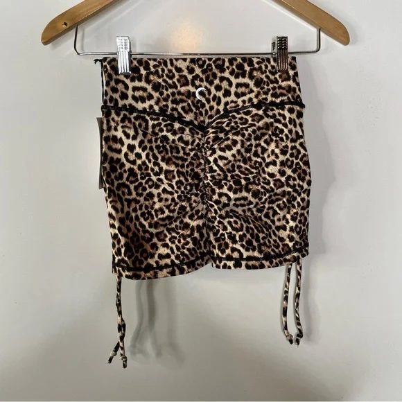 Zyia Active Leopard Brilliant Mesh Bra & Leopard Brilliant Double Scrunch Shorts